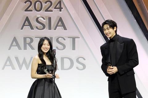 「ソンジェ背負って走れ」ビョン・ウソク×キム・へユンから、チャン・ウォニョン×チャン・ダアの姉妹初共演まで！ここだけのコラボが満載の「ASIA ARTIST AWARDS 2024」