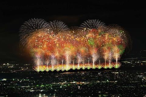 長岡花火大会など夜空を彩るご当地花火12時間一挙放送！大輪の華で2025年を締めくくる