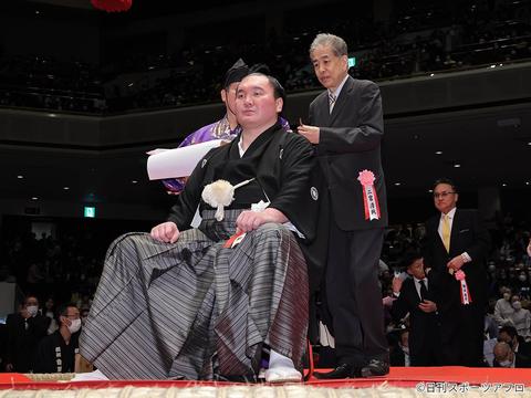 大横綱・白鵬「型を持て、でも型にはこだわるな」で有終の美飾る【二宮清純】