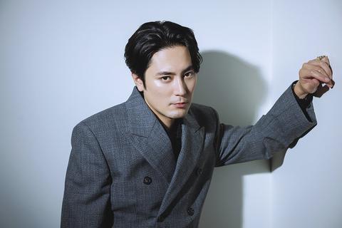 間宮祥太朗「小栗旬さんは現場にいるべくして居る人」 映画『バッド・ルーテナント：トウキョウ』で体感した三池組の熱量
