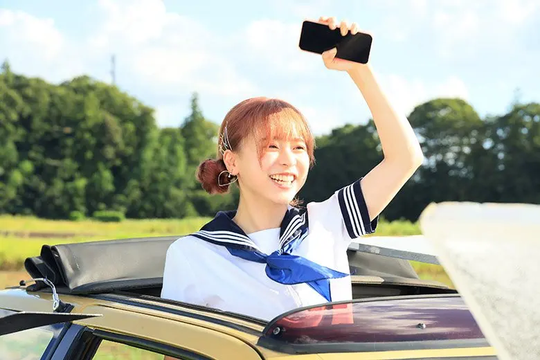 241205girlsdrive03.webp