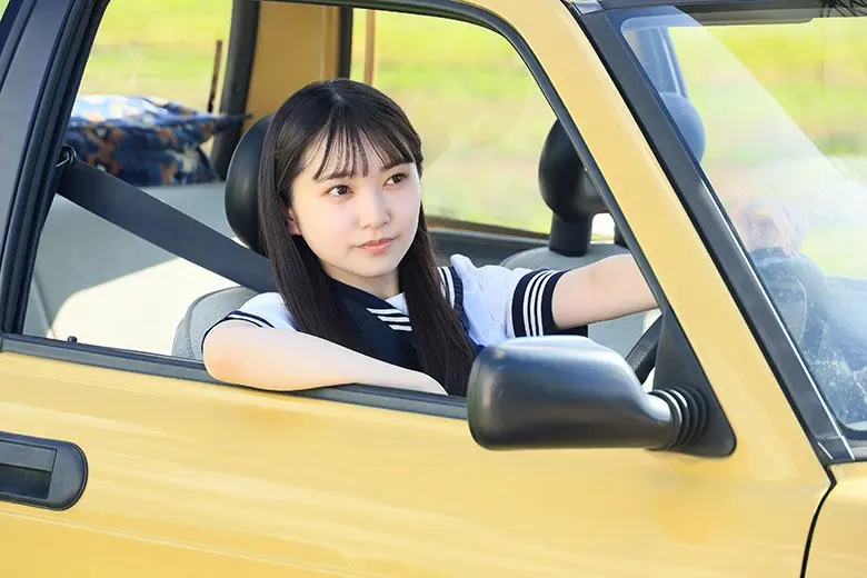 241205girlsdrive05.webp
