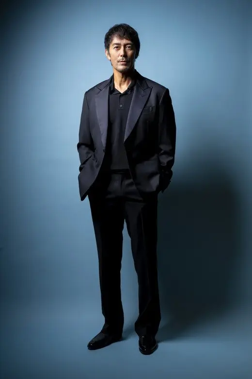 変化し続ける表現者・阿部寛「今まで演じたことのないニュースキャスターという役が自分を新たな領域へといざなってくれました」 新作映画『ショウタイムセブン』
