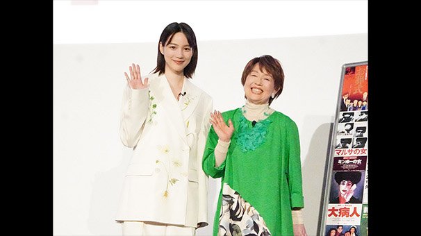 宮本信子から飛び出す数々の撮影秘話にのんも興味津々