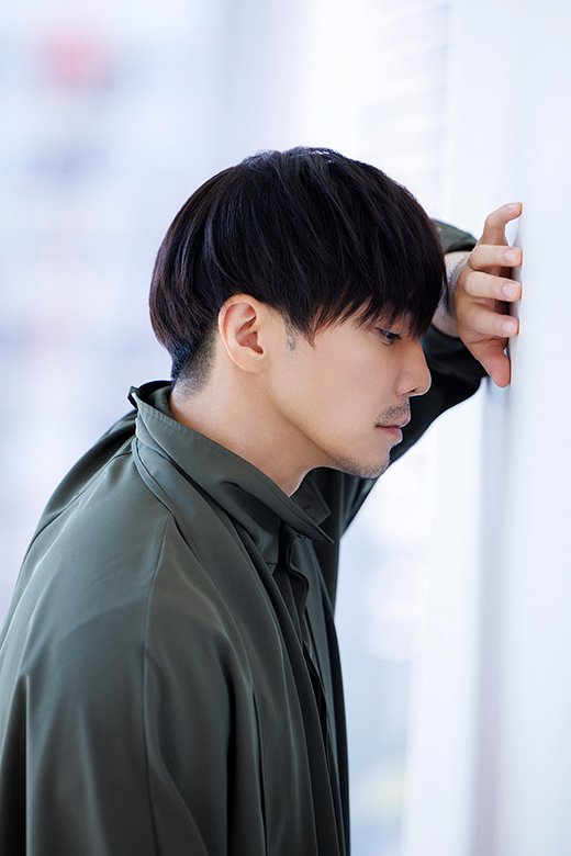 成宮寛貴が10年ぶりの映画『藁にもすがる獣たち』で語る覚悟「怪優のポジションにいたい」