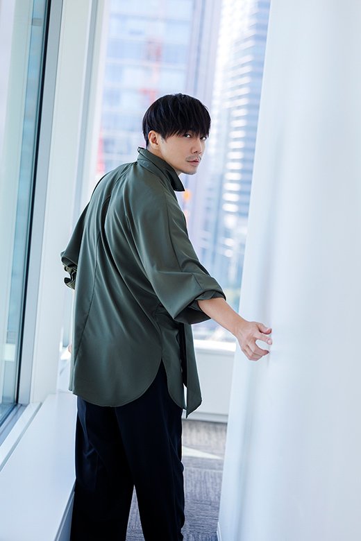成宮寛貴が10年ぶりの映画『藁にもすがる獣たち』で語る覚悟「怪優のポジションにいたい」