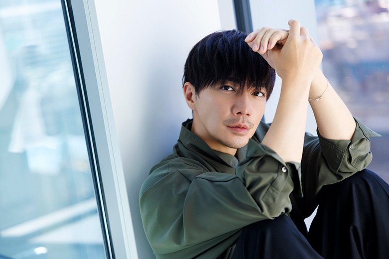 成宮寛貴が10年ぶりの映画『藁にもすがる獣たち』で語る覚悟「怪優のポジションにいたい」