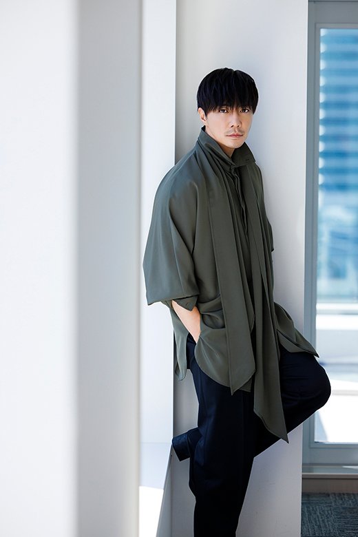 成宮寛貴が10年ぶりの映画『藁にもすがる獣たち』で語る覚悟「怪優のポジションにいたい」